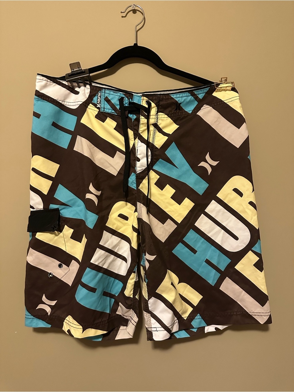 Vintage Hurley Men’s Brown, Blue & Yellow Logo-Print Board Shorts